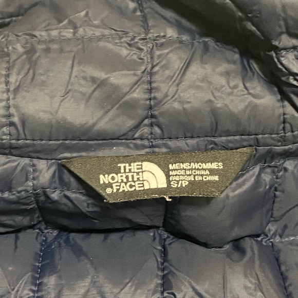 The North Face Men’s Thermoball puffer jacket. Size small in dark blue. - Picture 2 of 4